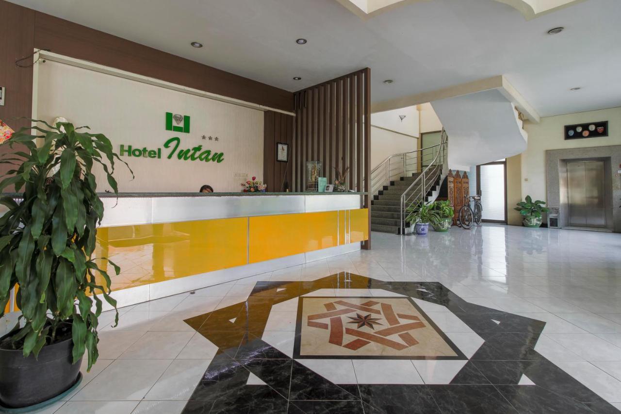 Reddoorz Plus Near Grage City Mall Cirebon Exterior photo